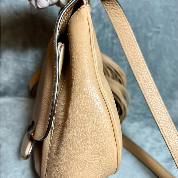 Gucci Bamboo Nouveau Camellia Medium
Fringe Bag - Picture 16 of 17